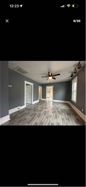 Building Photo - 1043 E 68th St