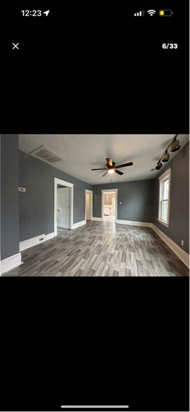 Primary Photo - 1043 E 68th St