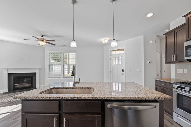 Building Photo - **Spacious 3/2.5 Townhome in Durham**