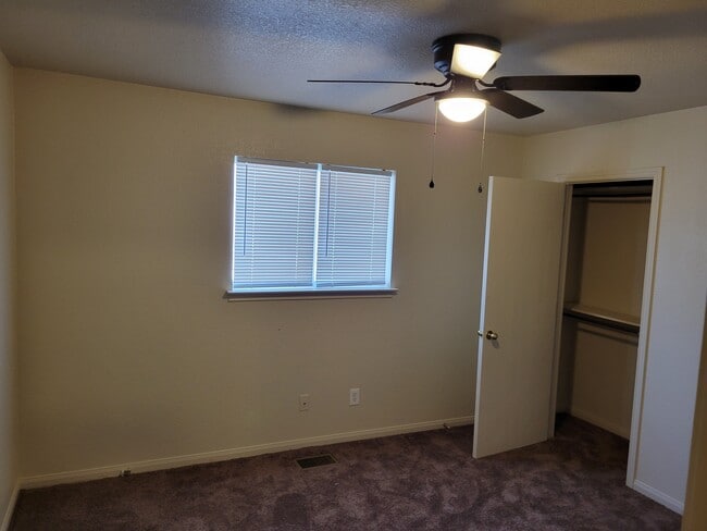 Building Photo - 3200 Hereford Ln