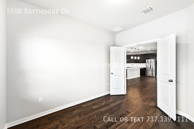 Building Photo - 5508 Baythorne Dr