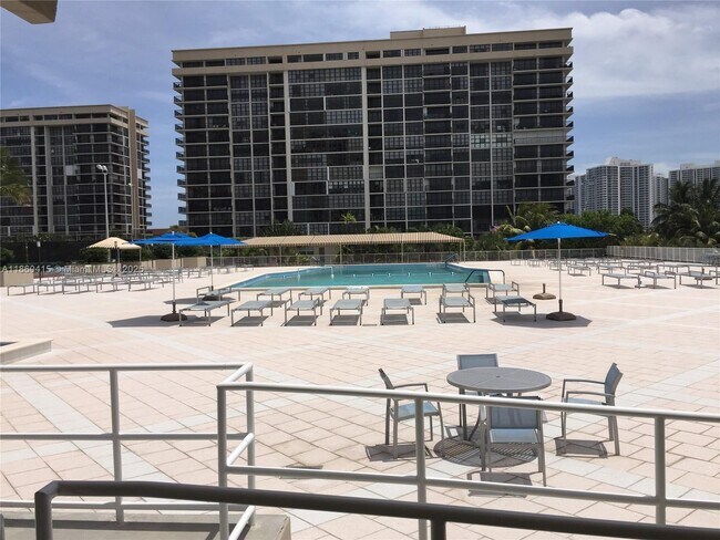 Building Photo - 1950 S Ocean Dr