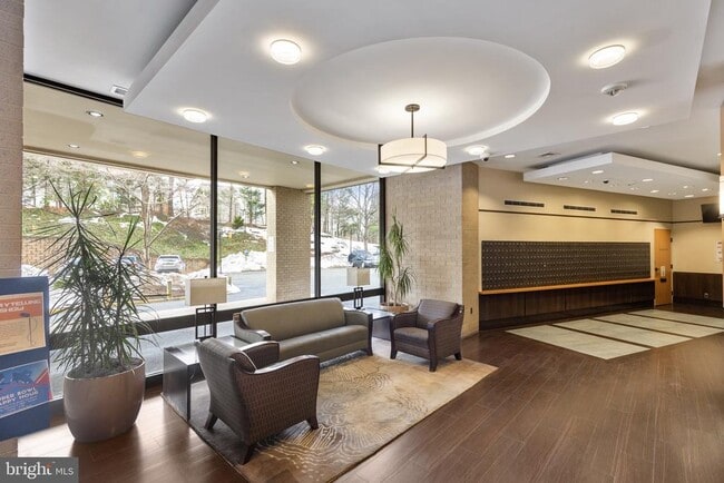 Building Photo - 307 Yoakum Pkwy