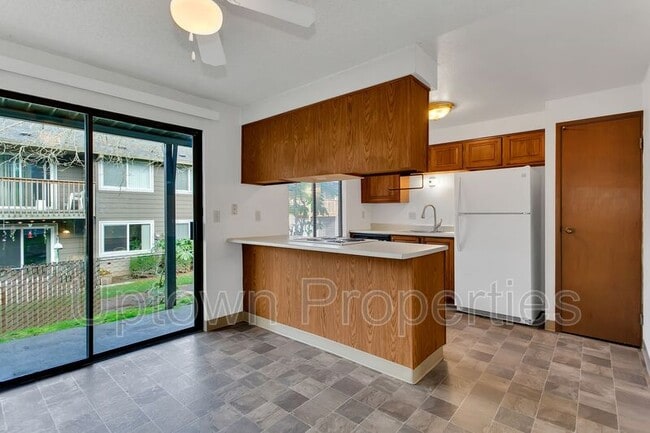Building Photo - 5660 SW 180th Ave