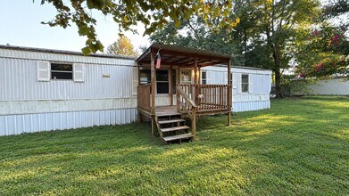 Building Photo - 2034 Meadows Rd