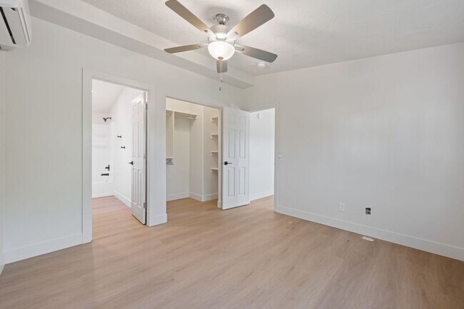 Building Photo - 146 E 400 N