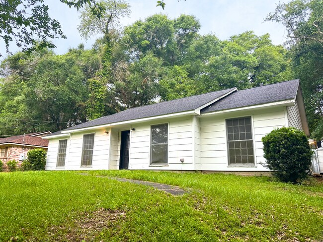 Building Photo - 313 Vanderbilt Dr