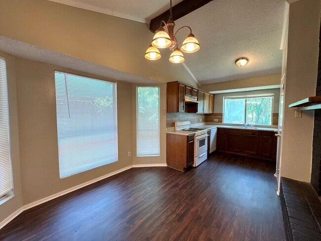 Building Photo - 1107 Spearson Ln