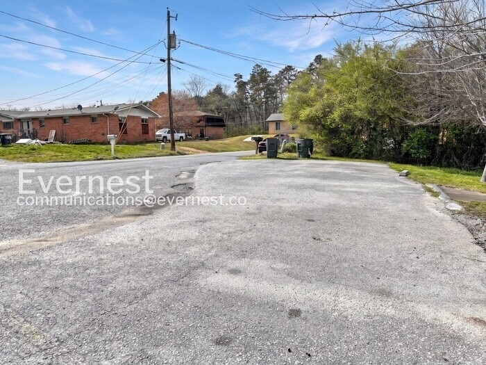 Building Photo - 1841 Dana Ln