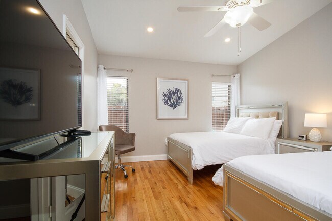 Building Photo - 7460 San Clemente Pl