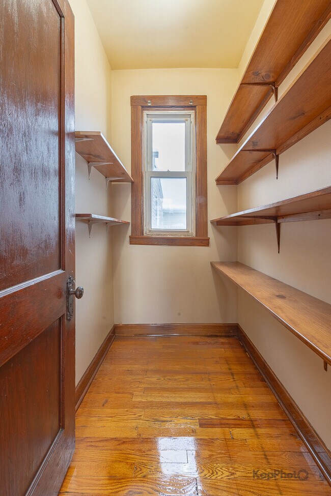 Building Photo - 3530 W Evergreen Ave