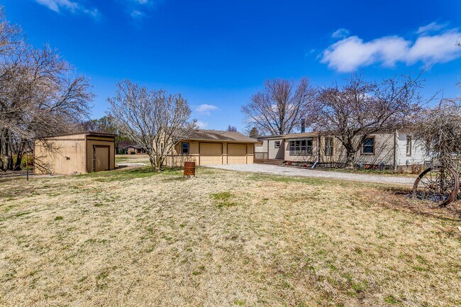 Building Photo - Beautiful Home in Kingman Available For Rent or Rent to Own located on Nearly 1 Acre!