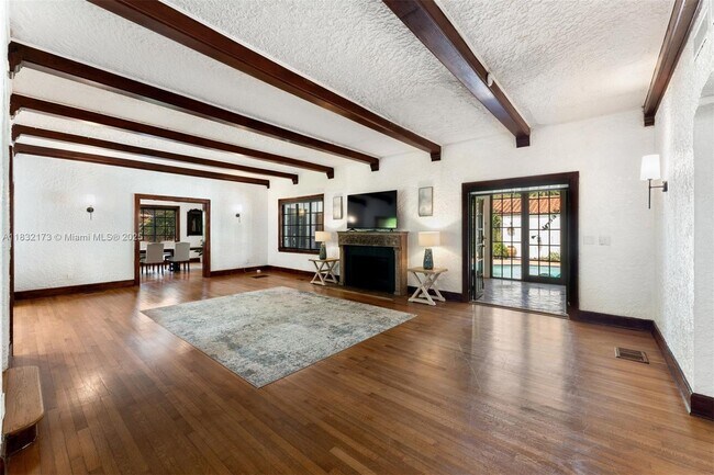 Building Photo - 1624 Granada Blvd