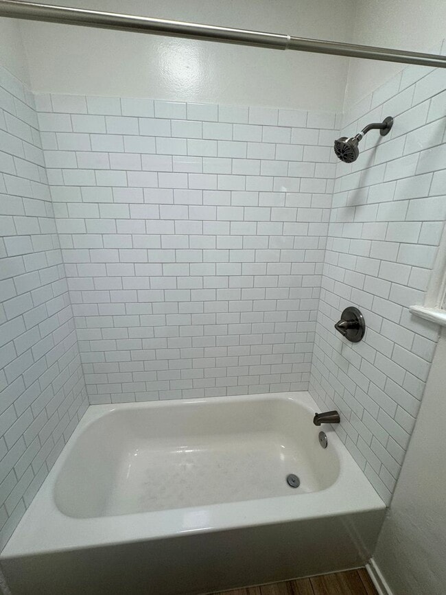 Building Photo - Remodeled Pierpont Beach Apartment