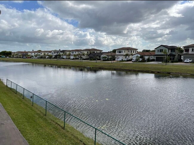 Building Photo - 405 SW 113th Way