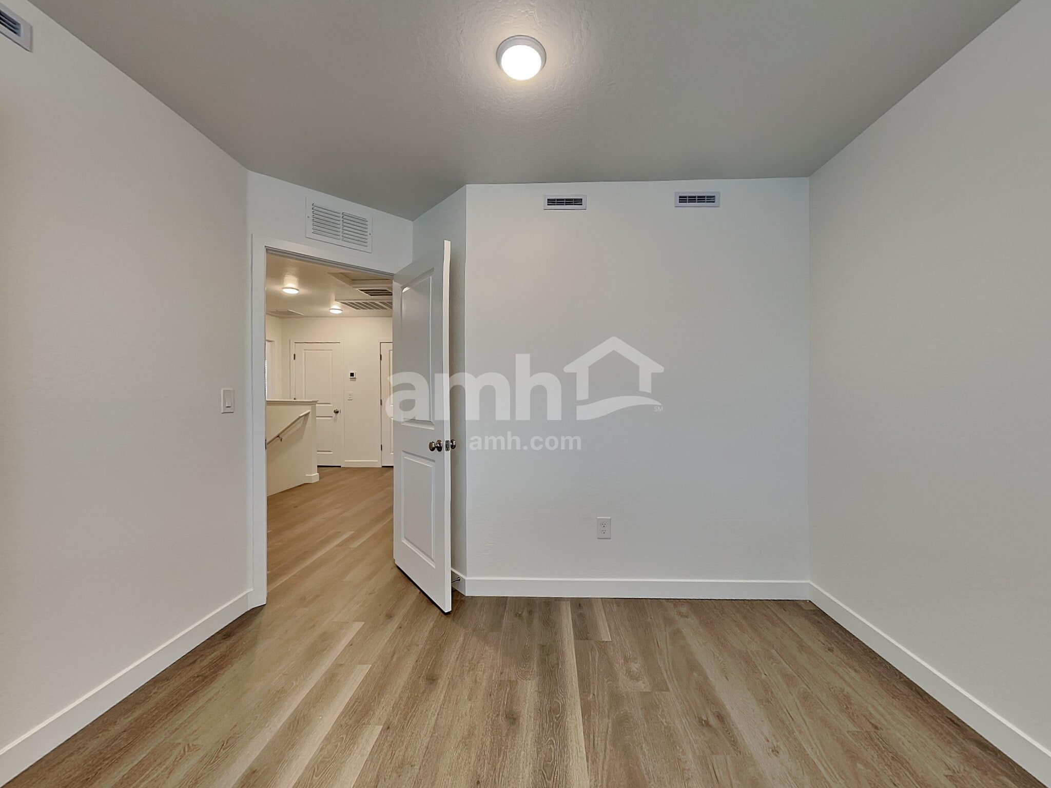 Building Photo - 9717 W Tamarisk Ave