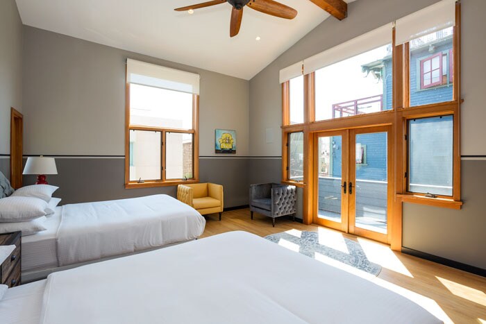 Building Photo - 432 Howland Canal