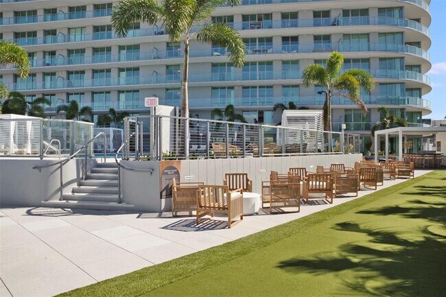 Building Photo - 400 Central Ave