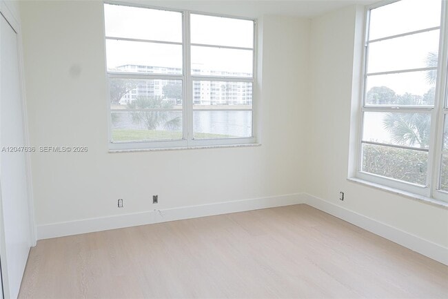 Building Photo - 3051 N Course Dr