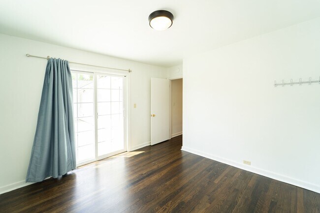 Building Photo - Newly Remodel Home in West Hills!