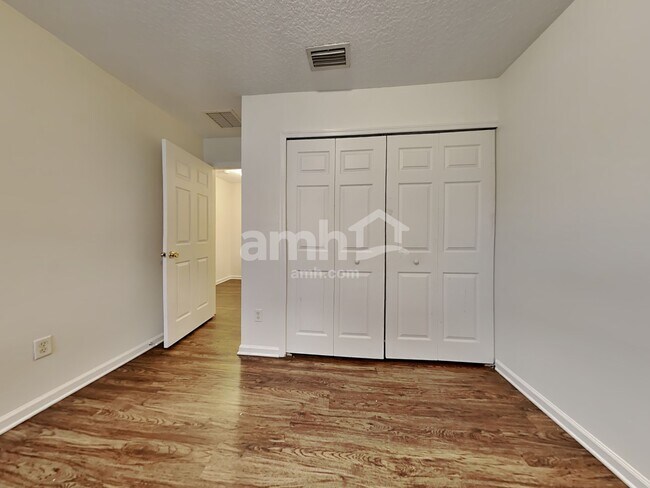 Building Photo - 2260 Brian Lakes Dr E