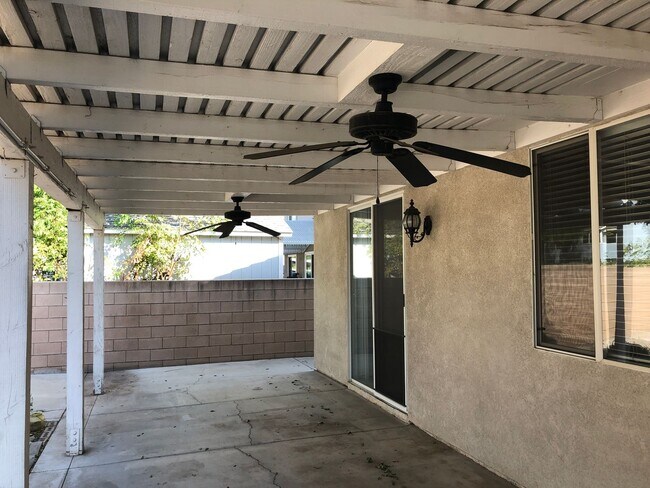 Building Photo - 3117 Thoroughbred St
