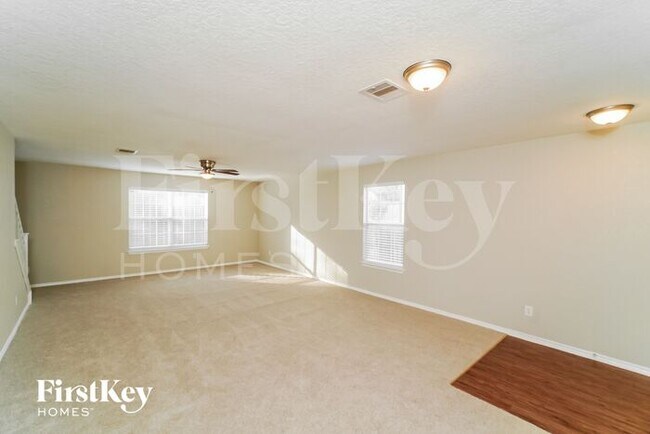 Building Photo - 6715 Elmwood Crest