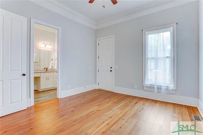 Building Photo - 4 BED | 2.5 BATH | PRIVATE OFF-STREET PARKING | OUTDOOR PATIO | WALK TO GARVIN HALL