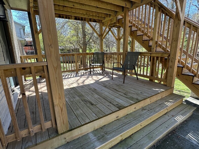 Building Photo - 1 Rainbow Dr