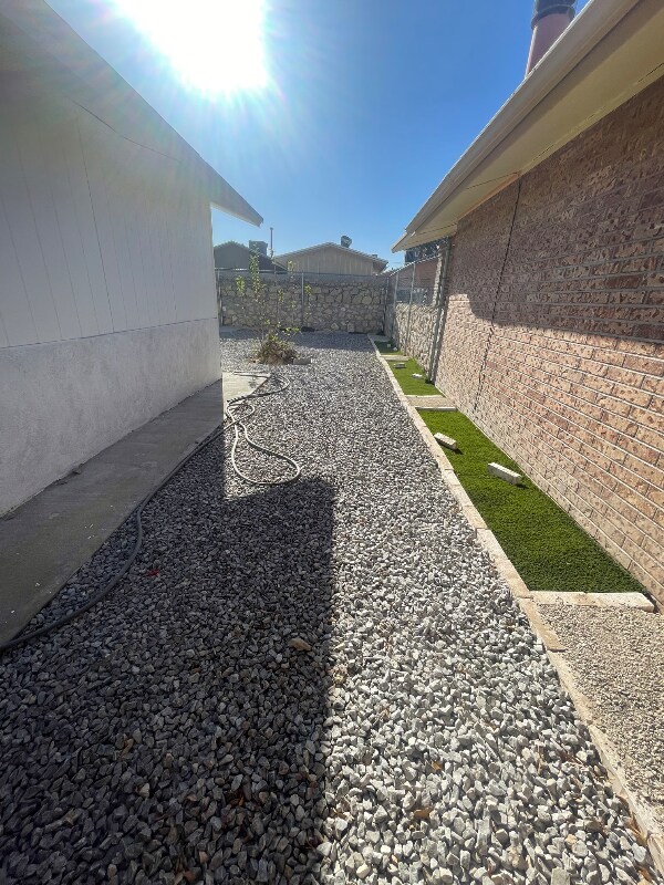 Building Photo - 2425 Lake Victoria Dr