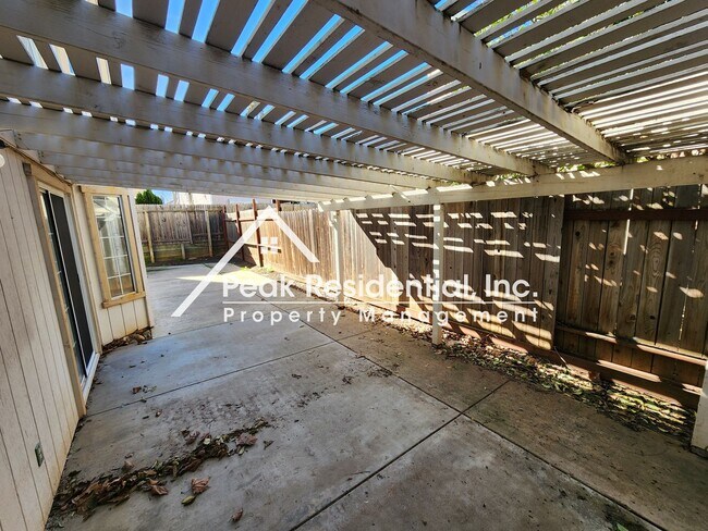 Building Photo - A Very Nice Lincoln 3bd/2ba House with 2-Car Garage