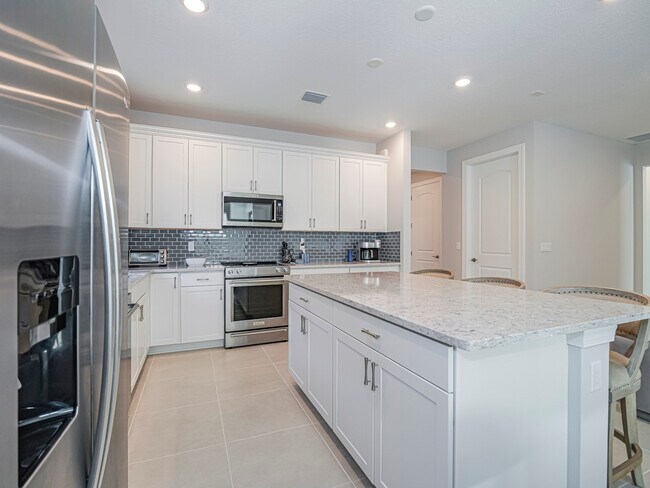 Building Photo - 3842 White Alder Wy