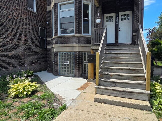 Building Photo - 3444 S Western Ave