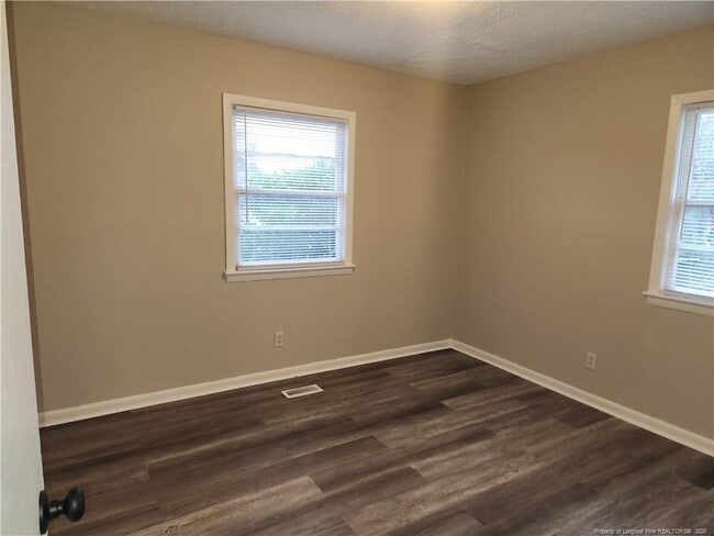 Building Photo - 318 Longhorn Dr