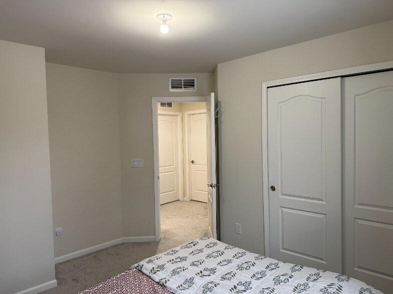 Building Photo - 525 Addison Cir