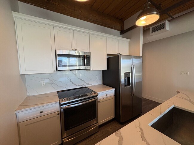 Building Photo - 385 Worthington St