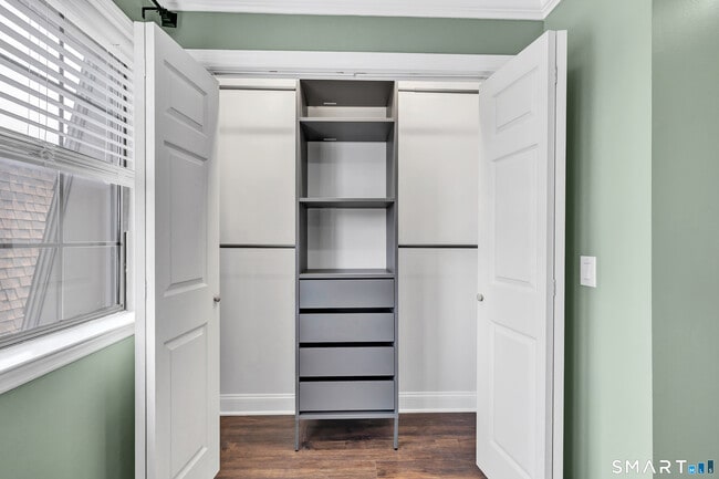 Building Photo - 202 Soundview Ave