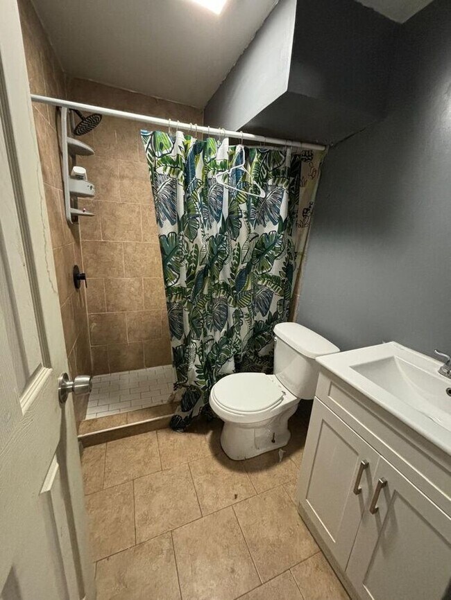 Building Photo - Amazing Price 1 Bed 1 Bath for Rent Lubbock Texas 79401