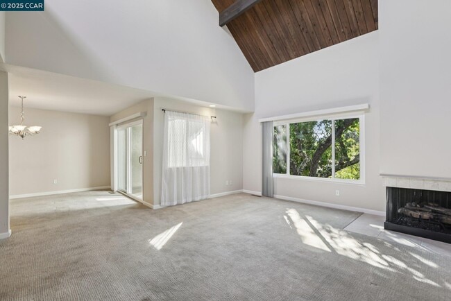 Building Photo - 1035 Alta Mesa Dr