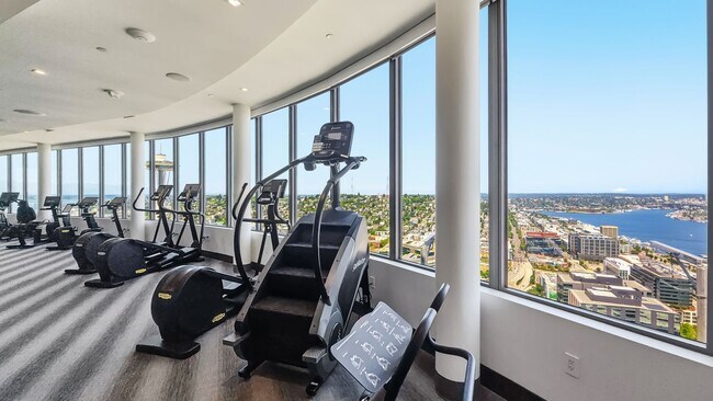 Building Photo - Luxury 1 Bed • 1 Bath at Spire Condominiums