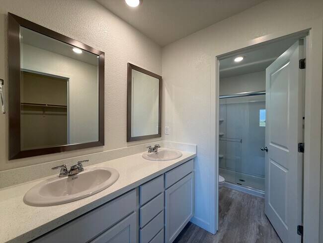 Building Photo - 4 Bed 2.5 Ba 2 Story 2 Car