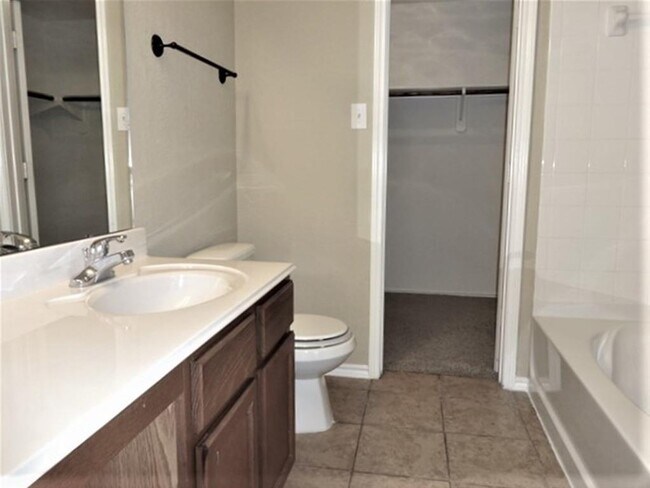 Building Photo - 20910 Hazy Bluff Ct