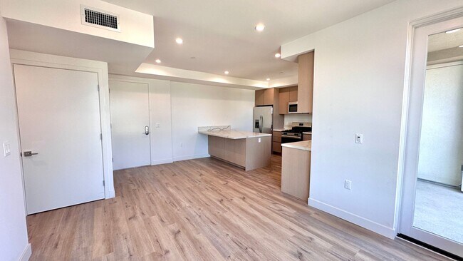Building Photo - Stylish 2-Bedroom with In-Unit Laundry & B...