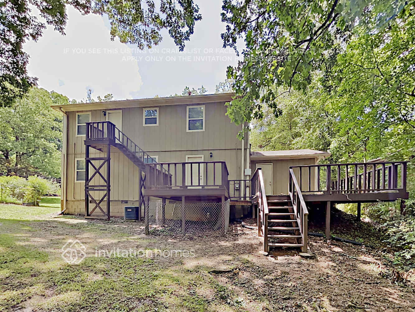Building Photo - 2462 Lakewood Dr NW