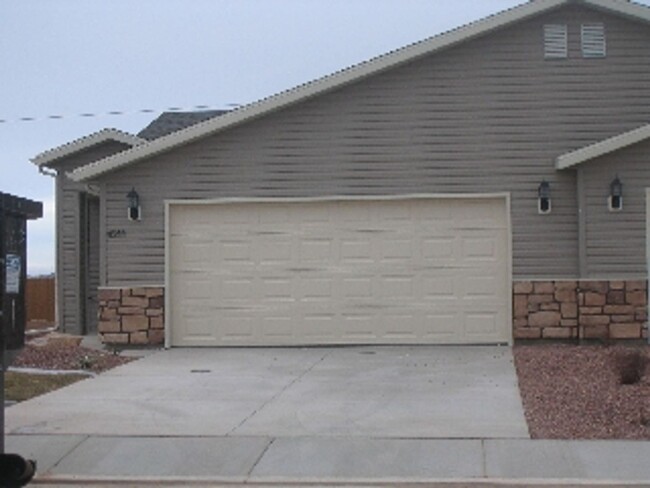 Building Photo - Cedar City 3 bedroom Townhome