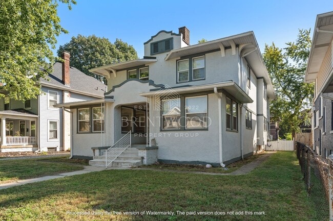Building Photo - Spacious 4 Bed 1.5 Bath Updated Home