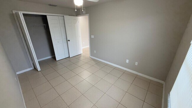 Building Photo - 1619-1621 SW 33rd St- Duplex