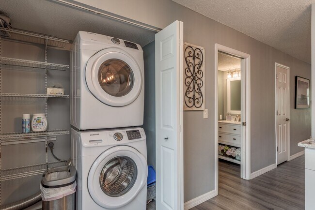 Building Photo - Andover Circle