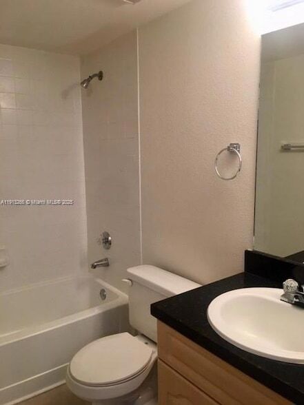 Building Photo - 9925 Nob Hill Pl