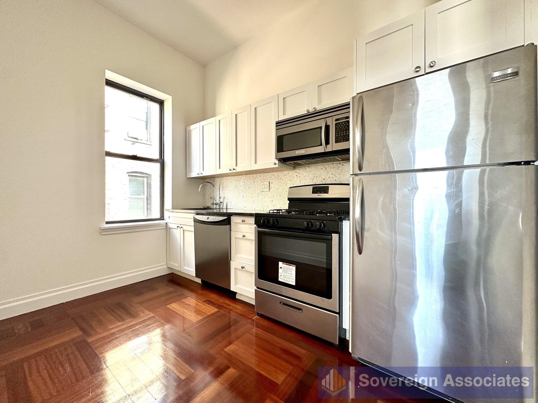 Building Photo - 609 W 137th St